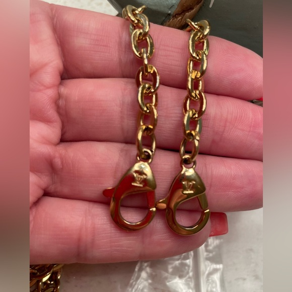 LOUIS VUITTON Felicie Gold Chain - Picture 4 of 7